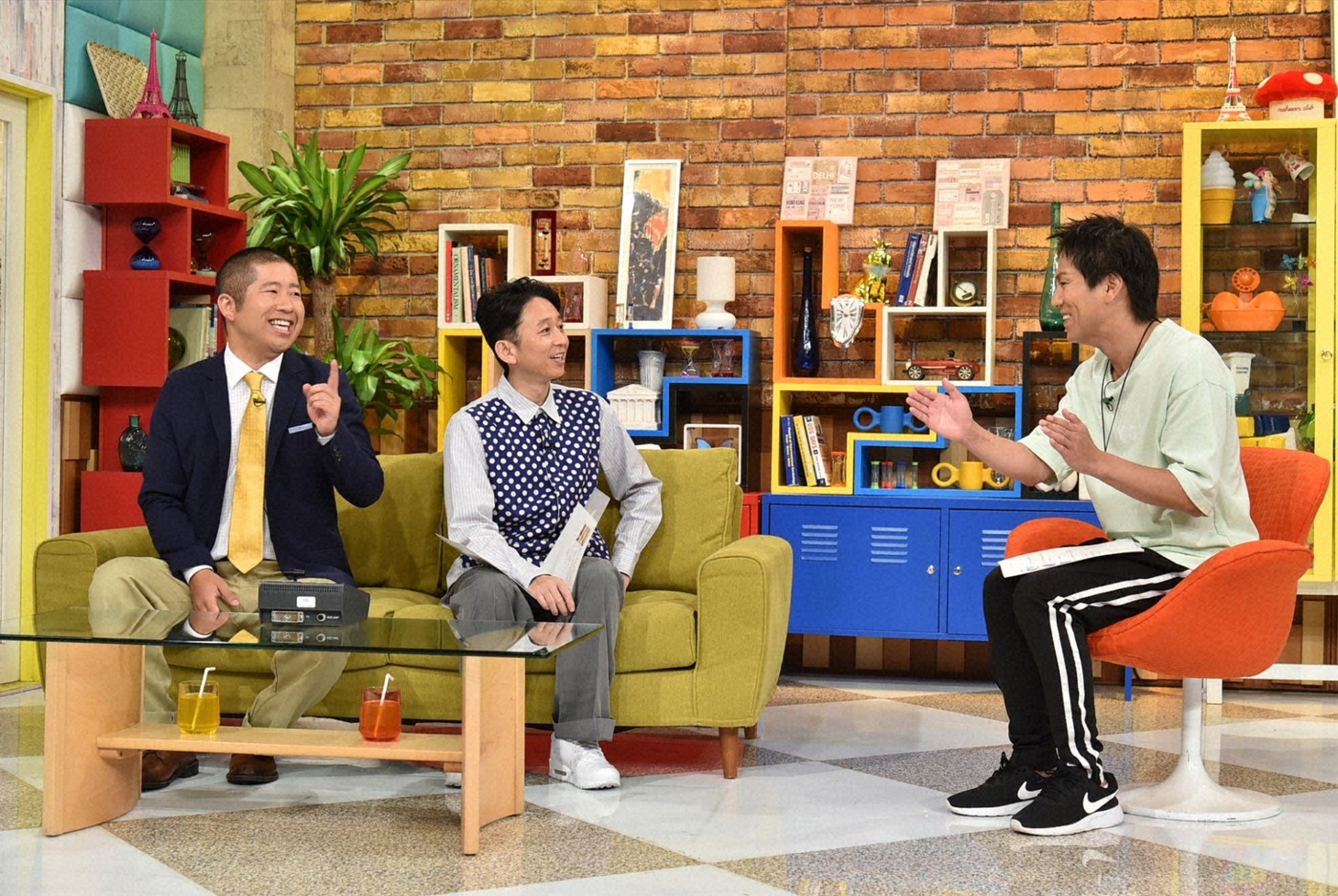 （左から）ハライチ澤部、有吉弘行、狩野英孝。(c)テレビ朝日