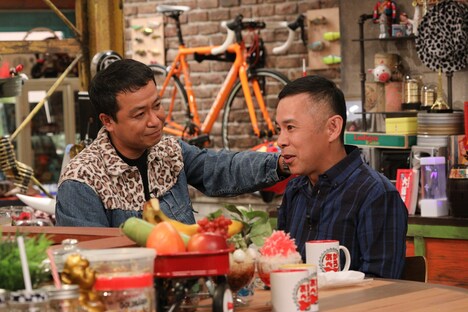 (左から)中山秀征、ナインティナイン岡村。(c)関西テレビ