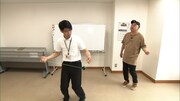 ヨーヨーの達人と出会うRG（右）。(c)ABC