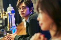 「GUERLAIN MAKE THE DRAMA」より、大久保佳代子に目を奪われる北村匠海。