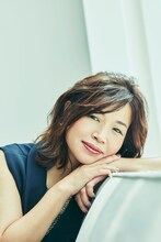 ゲランのスペシャルムービー「GUERLAIN MAKE THE DRAMA」に出演する大久保佳代子。