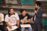 「シンキングタイムに集中できない」とタケトに注文をつける（左から）ロバート秋山、佐久間一行。