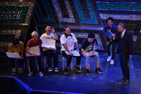 レイザーラモンRG（右端）があるあるを披露する場面。