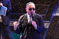 山根明元会長に扮するレイザーラモンRG。