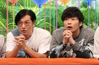 井浦新（左）と田中圭（右）。(c)フジテレビ