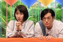 吉岡里帆（左）と井浦新（右）。(c)フジテレビ
