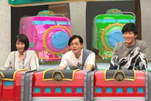 左から吉岡里帆、井浦新、田中圭。(c)フジテレビ