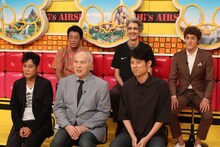 世界選抜チームとして登場するチャド・マレーン（後列右）。(c)フジテレビ