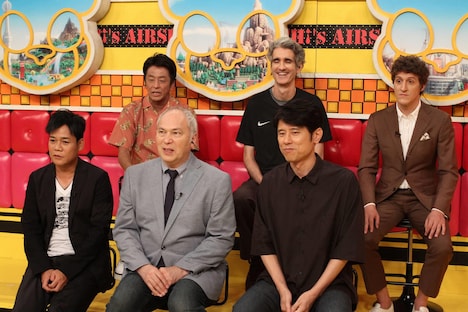 世界選抜チームとして登場するチャド・マレーン（後列右）。(c)フジテレビ