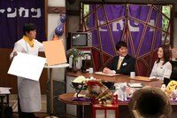 「にほん人食堂」に出演するバカリズム（左）、林修（中央）、上戸彩（右）。(c)フジテレビ