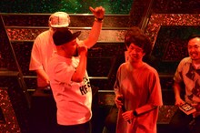 MCKjとクロスバー直撃・渡邊による対決の様子。