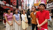 アインシュタイン（右）のロケのワンシーン。(c)ABC