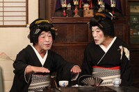 （左から）志村けん、柄本明。(c)フジテレビ