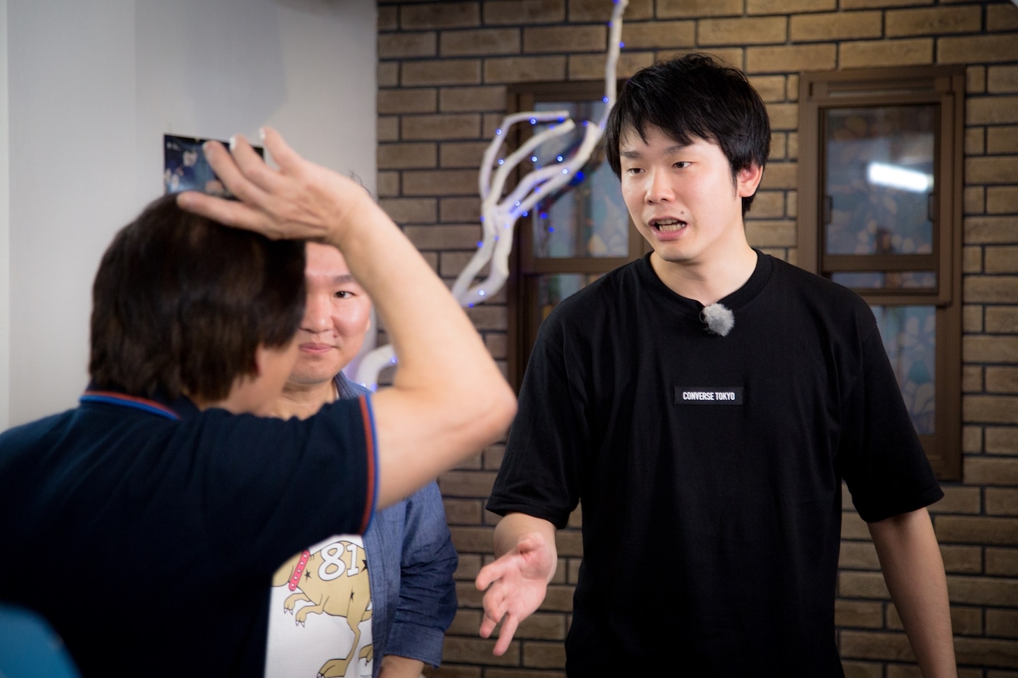 かまいたちによるロケのワンシーン。(c)フジテレビ