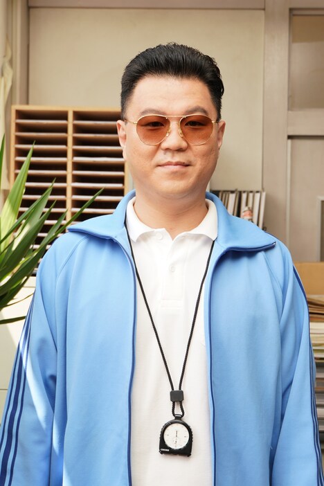 シソンヌ長谷川演じる反町先生。(c)日本テレビ