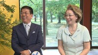 左から西川きよし、西川ヘレン。(c)読売テレビ