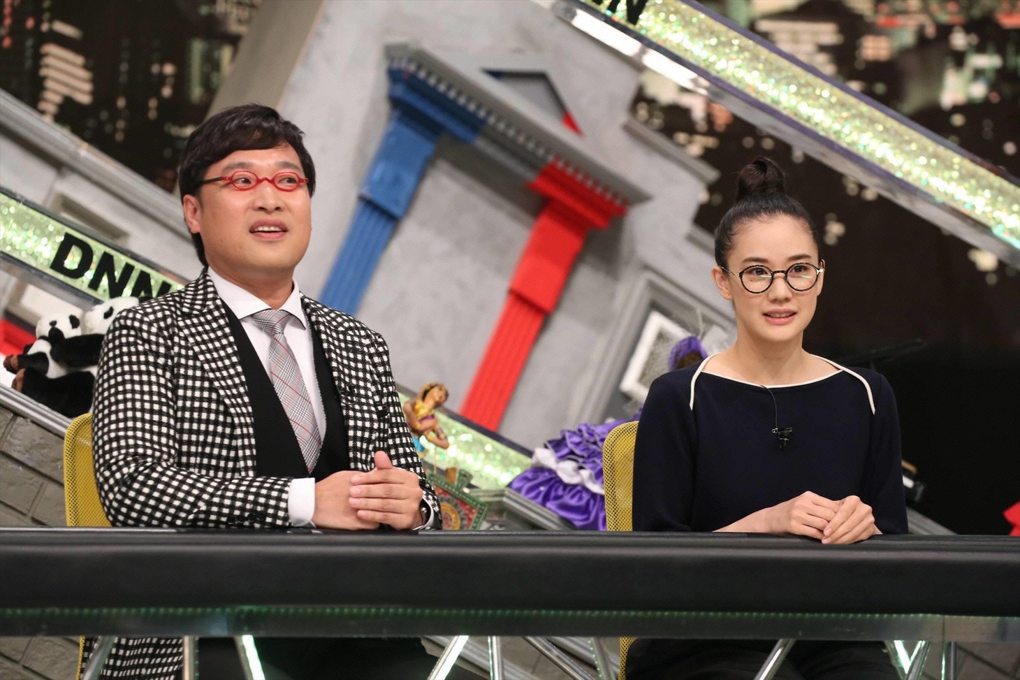 「全力！脱力タイムズ」に出演する（左から）南海キャンディーズ山里、蒼井優。(c)フジテレビ