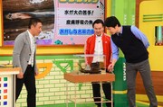 かまいたち（右）と小畑洋氏。(c)関西テレビ