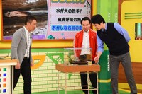 かまいたち（右）と小畑洋氏。(c)関西テレビ