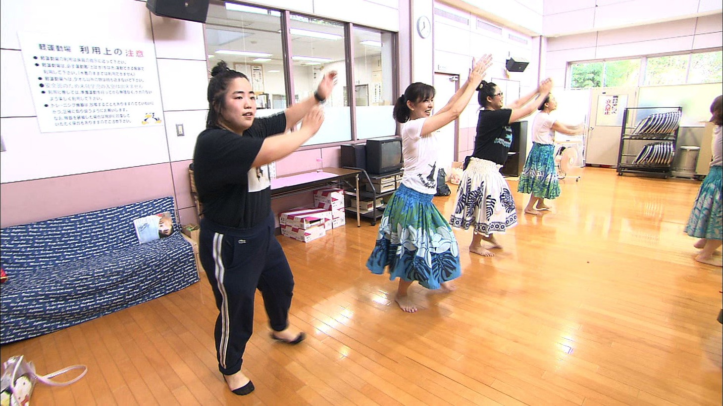 ゆりやんレトリィバァ（左） (c)ABC