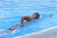 スイム練習中のみやぞん。(c)日本テレビ