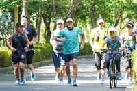 マラソン練習中のみやぞん。(c)日本テレビ