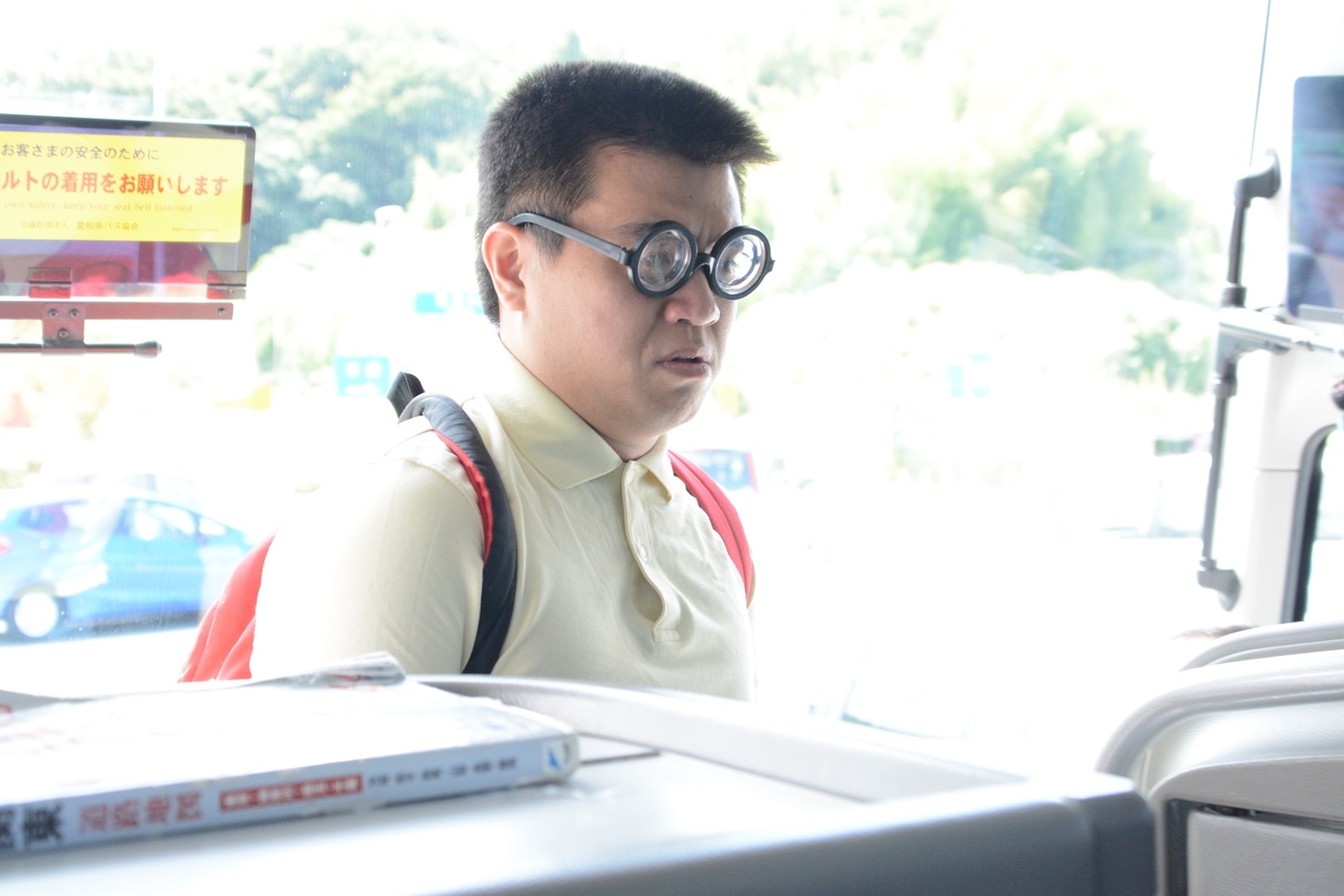 バスに乗ってきたごろうさん。