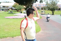 通り過ぎていったバイクに謎の合図を送るごろうさん。