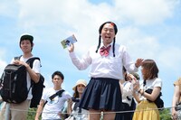 マザー牧場を散策する一行。