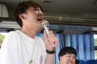 車内で熱唱するジェラードン海野。