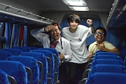 ツアー参加者の見送りを終えた(左から)如月マロン、ジェラードン海野、ごろうさん。