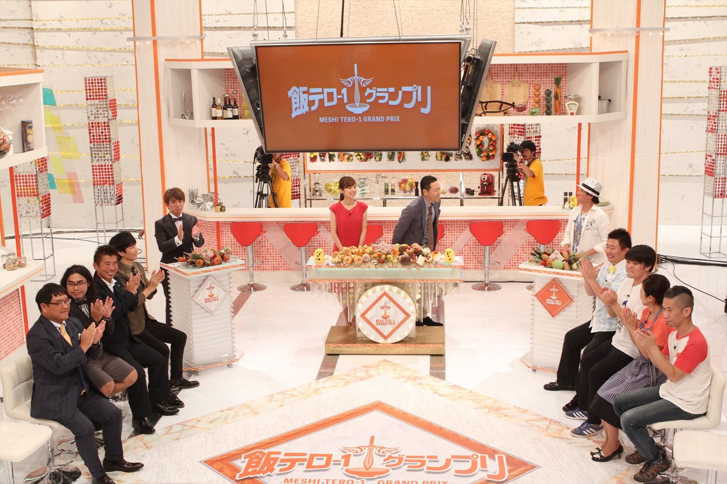 「飯テロ-１グランプリ」の様子。(c)フジテレビ