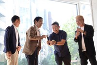 記者発表会のワンシーン。