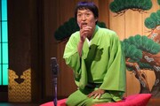 自作の落語を披露する千原ジュニア。(c)フジテレビ