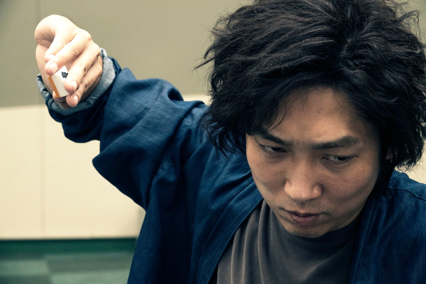 映画「ノーマーク爆牌党」より。NON STYLE石田演じる爆岡弾十郎。