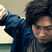 鋭い眼光の雀士に扮したノンスタ石田、映画「ノーマーク爆牌党」場面写真