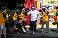 チャリティマラソンのランをスタートさせるANZEN漫才みやぞん。(c)日本テレビ