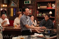 「スナック有吉」のワンシーン。(c)関西テレビ