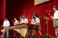 マリンバ連弾の様子。