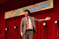 会場からの相田コールを受ける三四郎・相田。