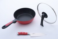 犬の心いけやがプロデュースしたフライパンと包丁。