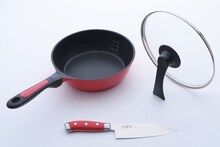 犬の心いけやがプロデュースしたフライパンと包丁。