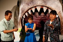 左からFUJIWARA原西、鈴木奈々、FUJIWARA藤本。