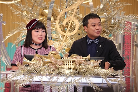 （左から）ブルゾンちえみ、中山秀征。(c)フジテレビ