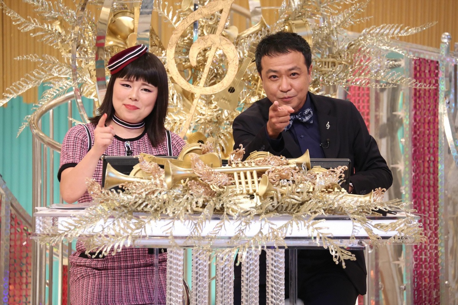 （左から）ブルゾンちえみ、中山秀征。(c)フジテレビ