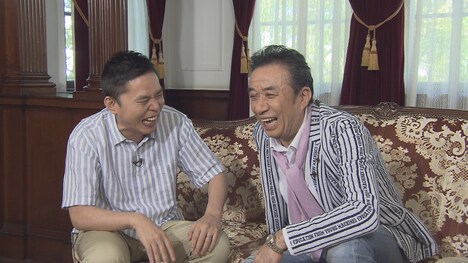 （左から）爆笑問題・太田、渡辺正行。(c)中京テレビ