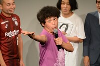 ポルノグラフィティ「アポロ」に合わせてジャンケンをする流れ星ちゅうえい。