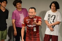 自らの優勝について「納得してますか!?」と観客に呼びかける鬼ヶ島・アイアム野田。