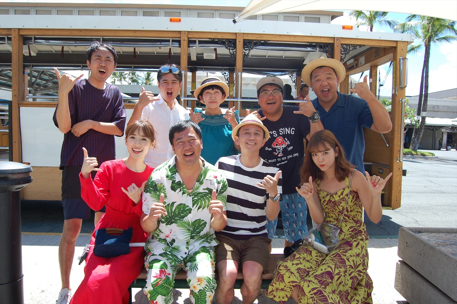 「有吉の夏休み2018 密着120時間inハワイ」の出演者たち。(c)フジテレビ