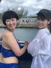 （左から）たんぽぽ川村、泉里香。(c)フジテレビ